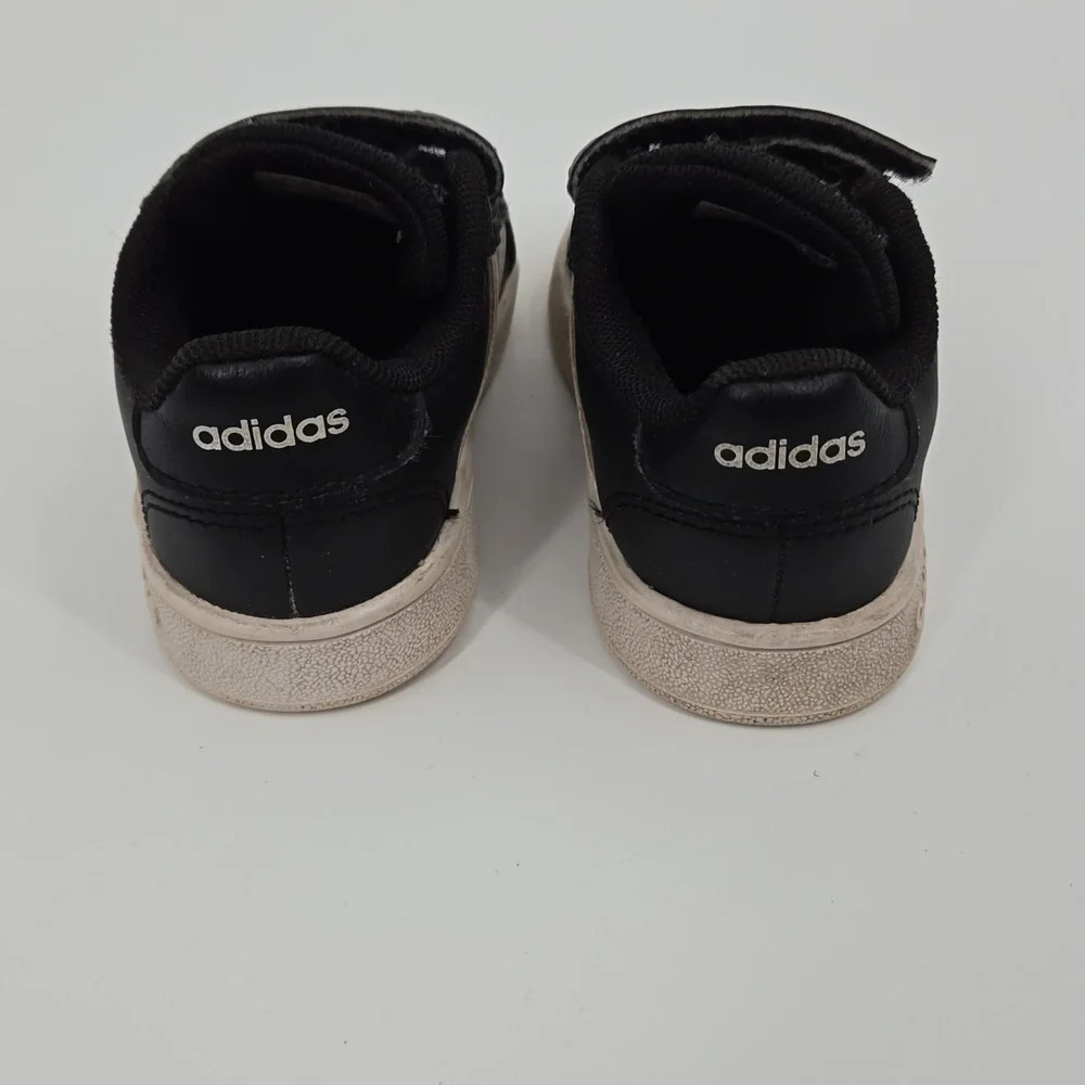 ADIDAS Kids Sneakers Black and White  Size 6K - Picture 5 of 9